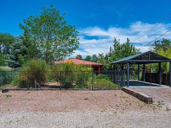 3rd image of 104 Bishop Rd