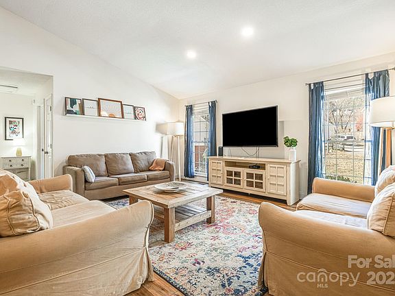 3rd image of 14 Primrose Ln