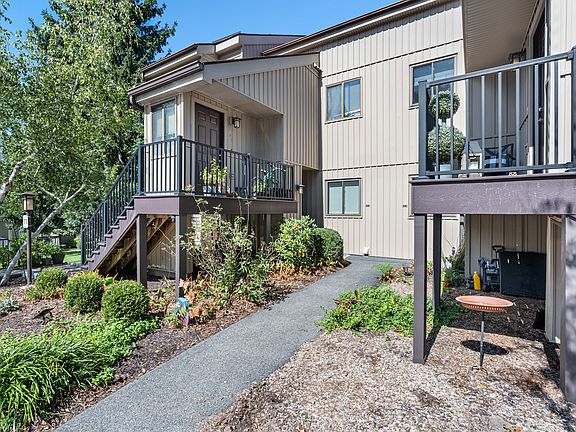2nd image of 11 Nicole Cir APT 1