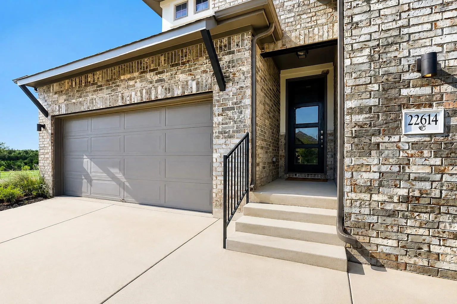 3 bed, 2.0 bath, 2082 sqft, $2,600 — Photo 4