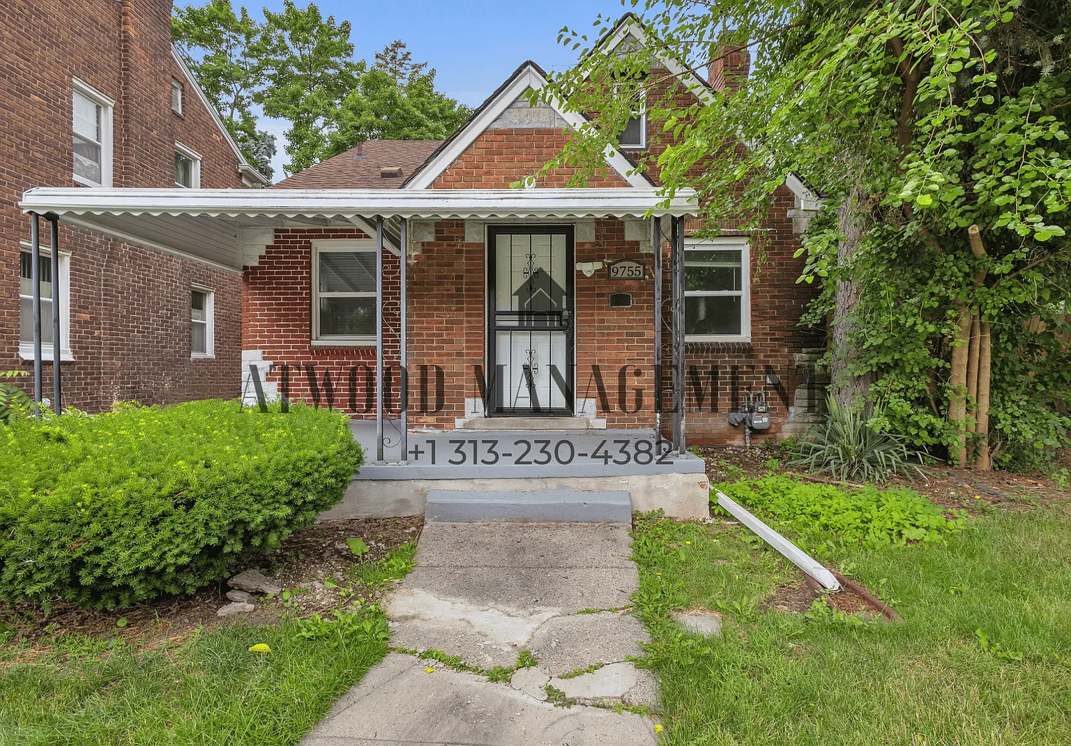 This beautifully updated 3-bedroom, 2-bath single-family home is ready for move-in! — Photo 1