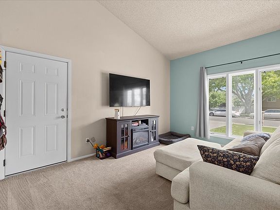 4th image of 582 Mecca Dr