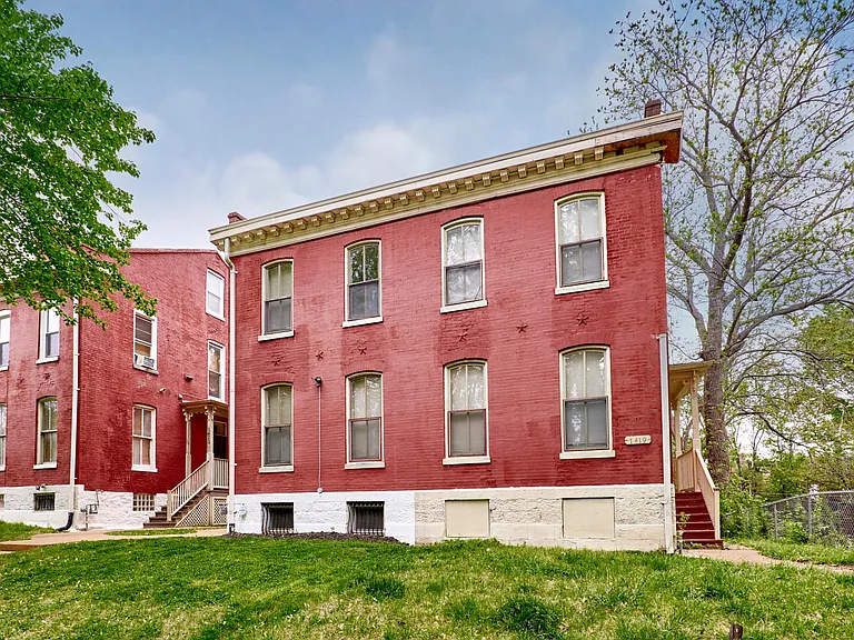 1421 N Park Pl — Photo 5
