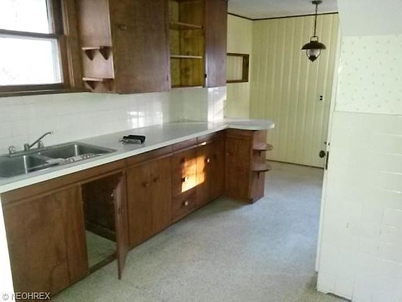4th image of 1963 Wakefield Ave