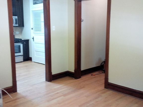 4th image of 2217 W Byron St #1E
