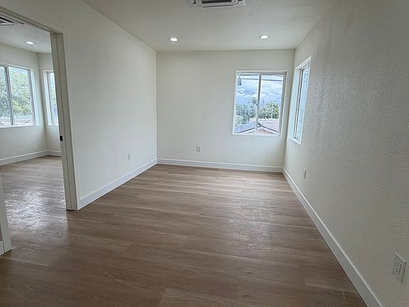 5th image of 3689 44th St #1