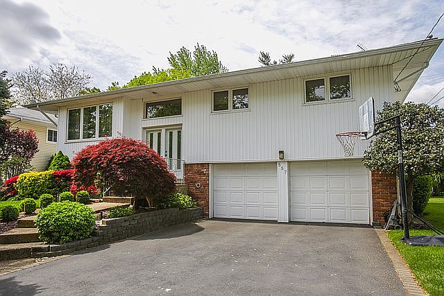 1st image of 557 Leheigh Ln