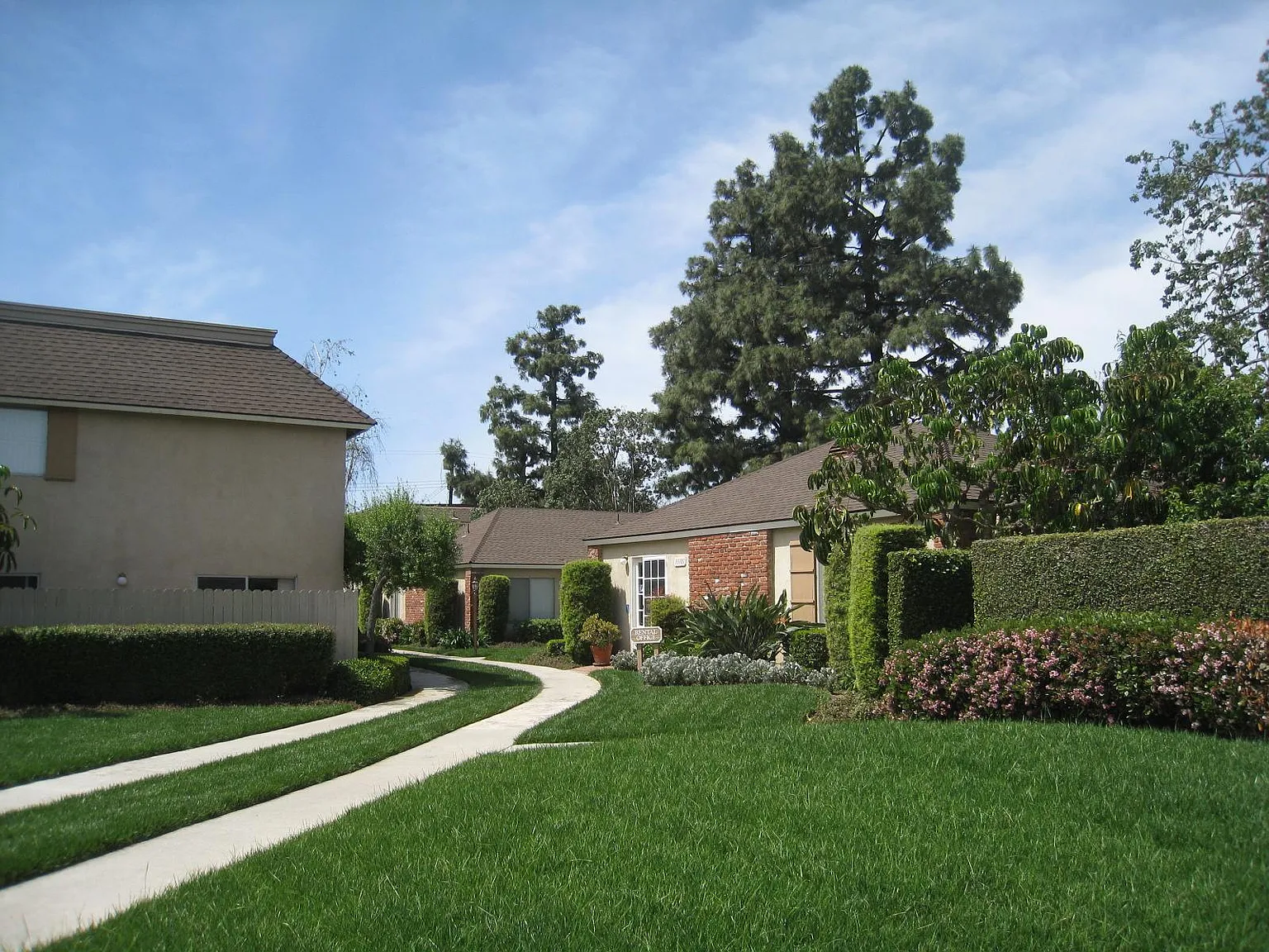 Georgetown Manor Apartments — Photo 2