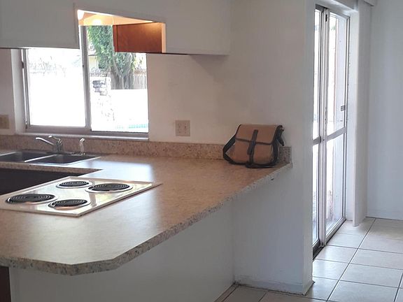 5th image of 1300 Golfview Dr