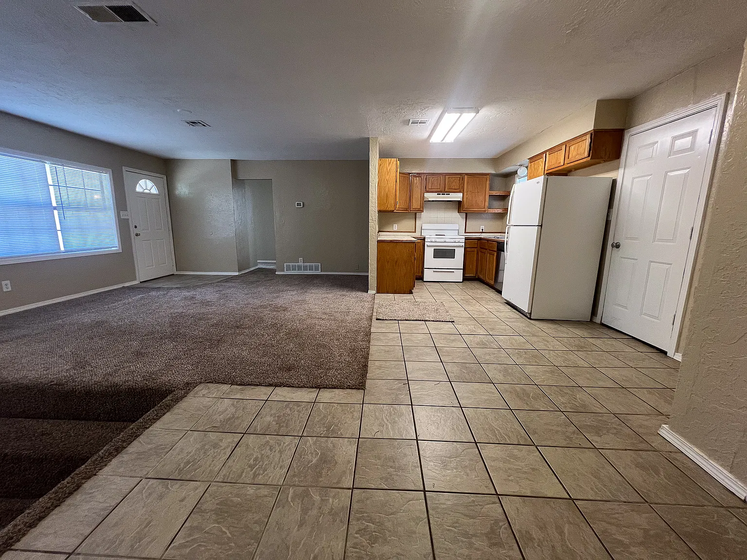3 bed, 1.5 bath, 1170 sqft, $775 — Photo 2