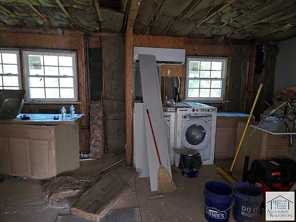 4th image of 1303 Carver Ct