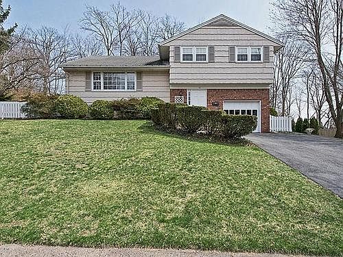 1st image of 18 Donna Ln