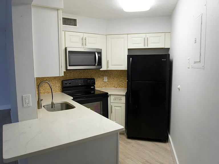 213 Lake Pointe Dr #211 — Photo 5