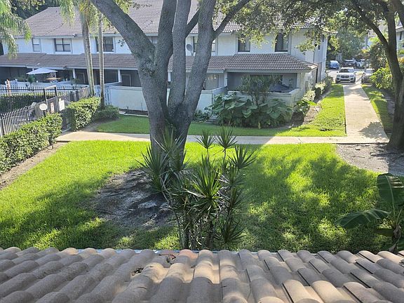 3rd image of 9809 RIVERSIDE Drive #51-5