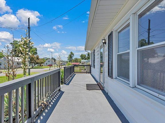3rd image of 145 Alma Blvd