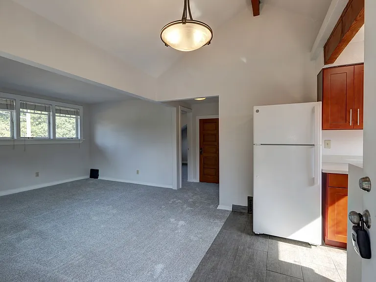 824 NE Ravenna Blvd — Photo 2