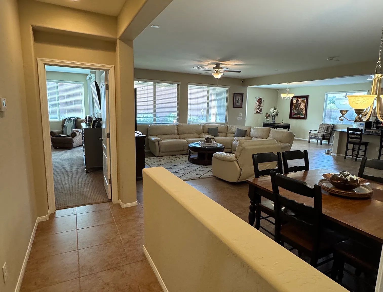 4 bed, 2535 sqft, $2,777 — Photo 4