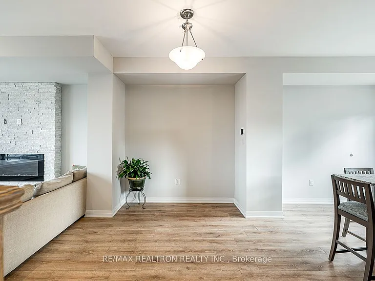 213 Downsview Park Blvd — Photo 29