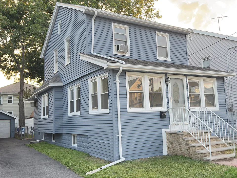 120 Myrtle St
