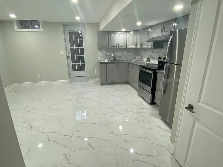 409 Comiskey Cres #BASEMENT — Photo 4