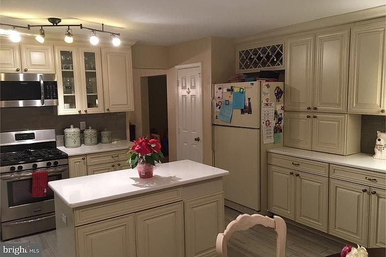 2nd image of 19 Kilburn Ct
