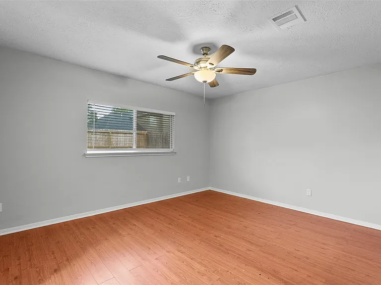 15834 Constitution Ln — Photo 27