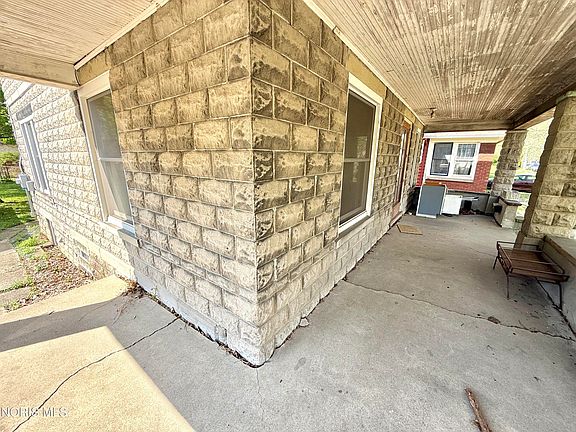 2nd image of 401 Victoria Pl