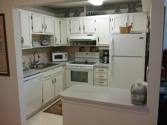 3rd image of 26 Pine Arbor Ln