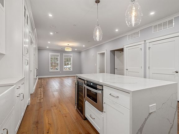 4th image of 298 Washington St #206