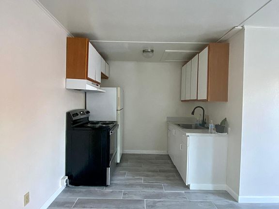 4th image of 2101 Peachtree Ln
