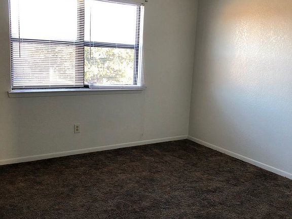 5th image of 3400 Victoria Cir APT B