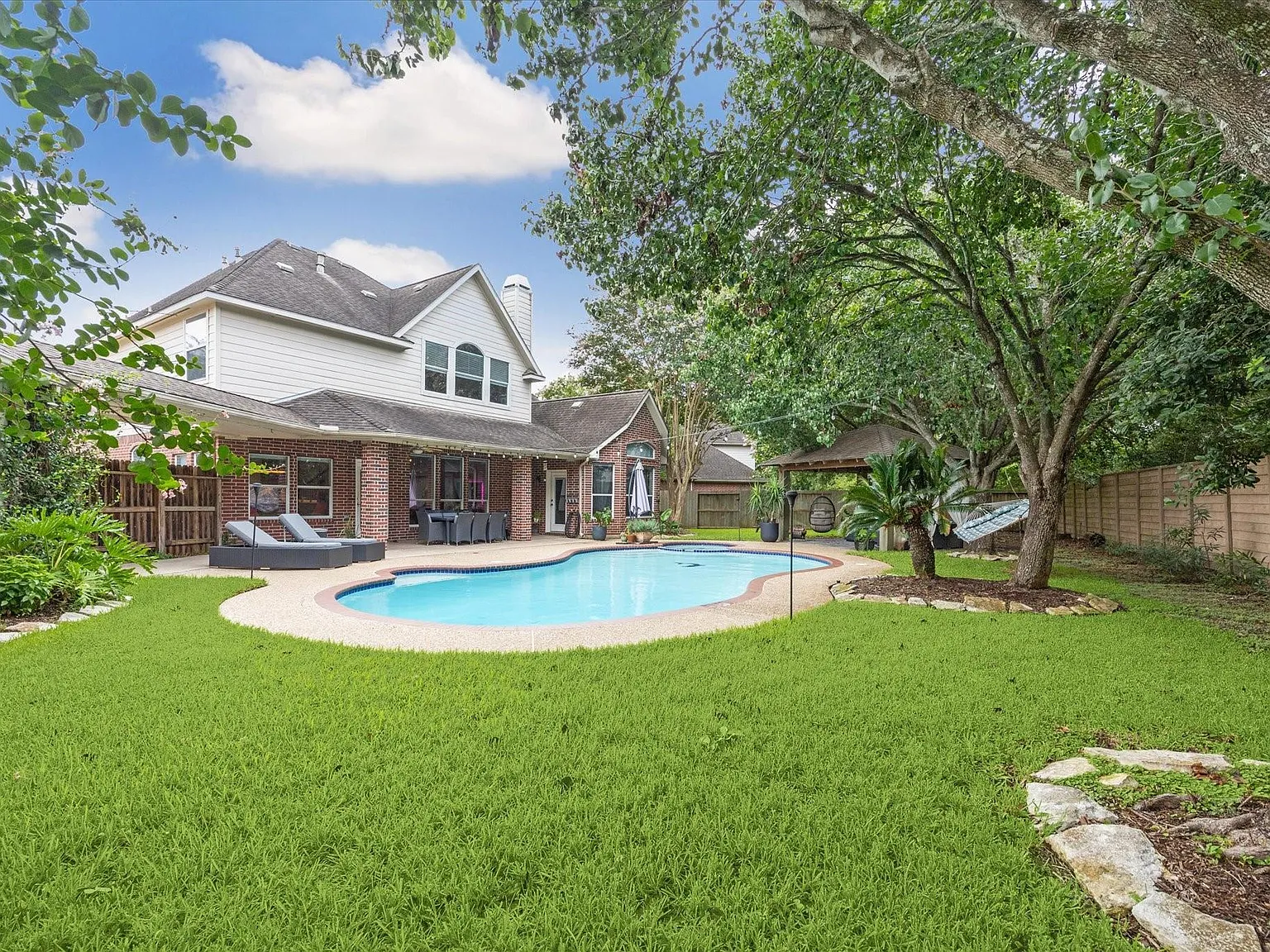 4 bed, 3.5 bath, 3429 sqft, $5,000 — Photo 2