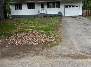 93 Trottingham Ct, Saratoga Springs, NY 12866