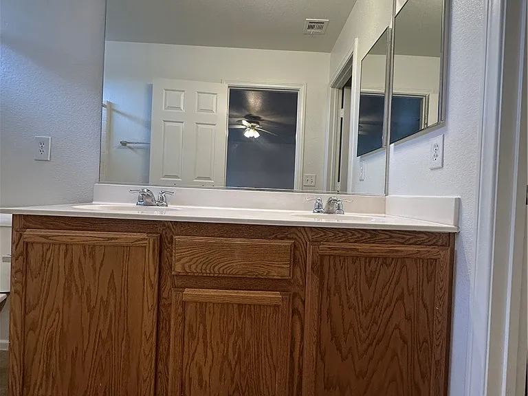 2844 Woodland Park Ave — Photo 17