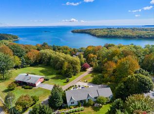 5 Cove View Ln, Rockport, ME 04856
