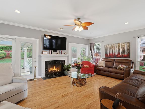 4th image of 409 Roma Ct