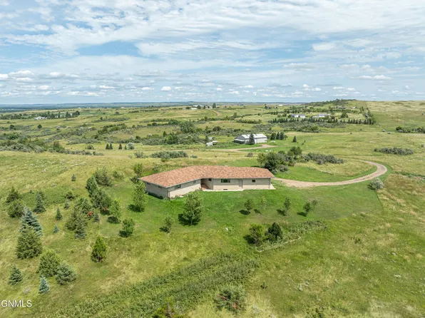 2400 Crocus Dr N, Mandan, ND 58554