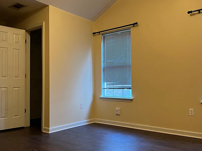 9292 Grove Manor Dr — Photo 3