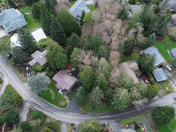 2nd image of 792 Shelter Bay Dr