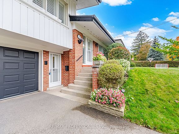 3rd image of 9 Humber Ridge Dr