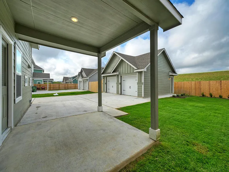 1317 Linwood St — Photo 25