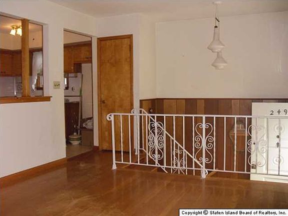 2nd image of 249 Ardsley St