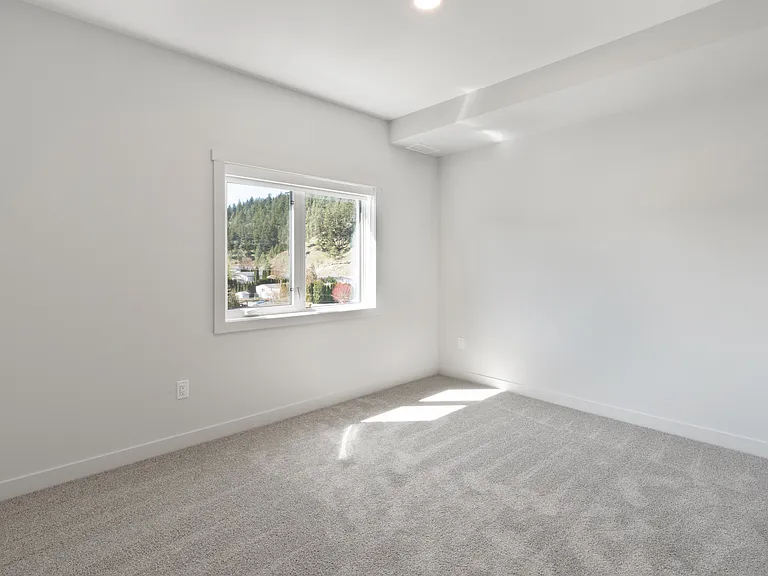 1520 Westside Rd S — Photo 44