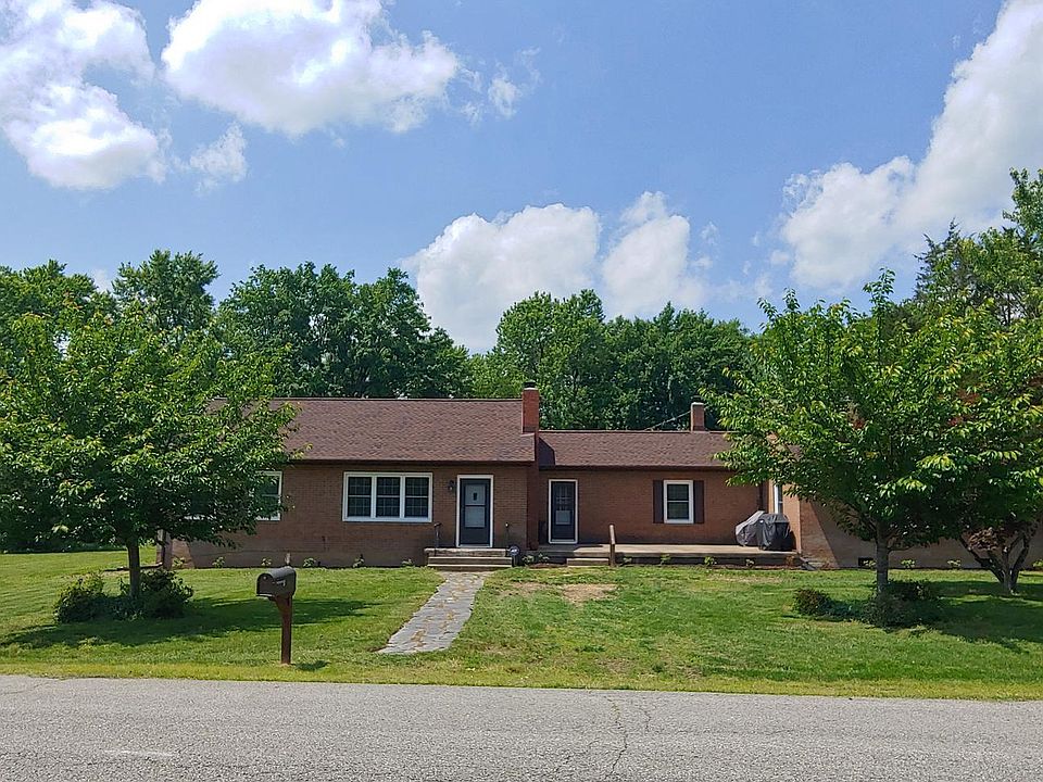 2nd image of 11 Braxton Ln