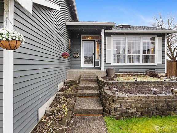 2nd image of 6606 56th Drive NE