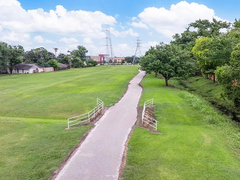 2615 Rosefield Dr — Photo 25