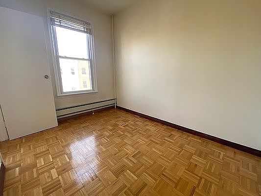 4th image of 523 Lorimer St #3