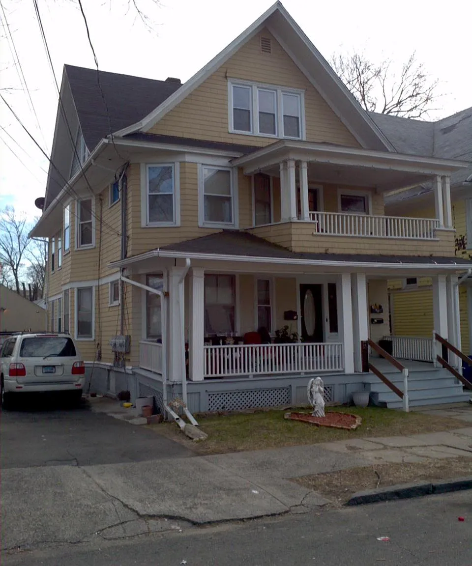 3 bed, 1200 sqft, $1,875 — Photo 1