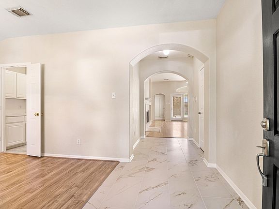 3rd image of 14615 Rochelle Ct