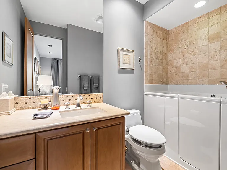 45699 W Via Villaggio — Photo 33